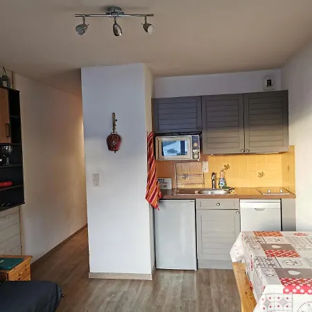 Village Apartment *